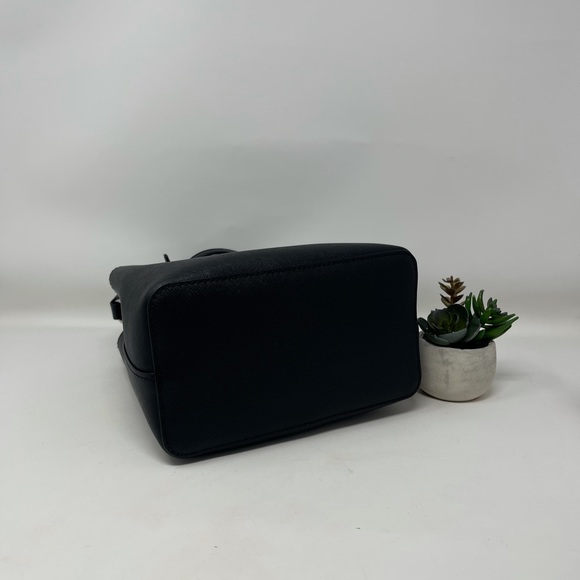 Michael Kors Suri Medium Bucket Bag and Wallet - Picture 6 of 15